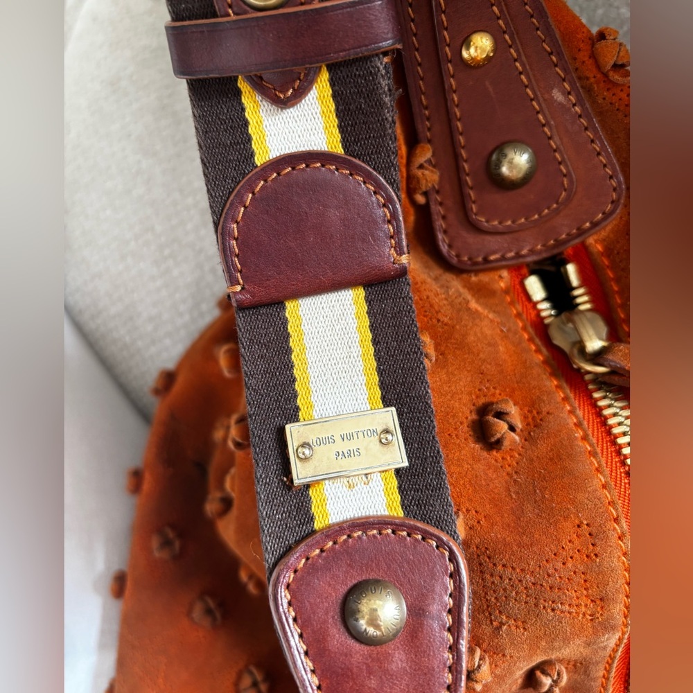 Louis Vuitton Onatah Fleurs GM suede hobo bag - Picture 4 of 14